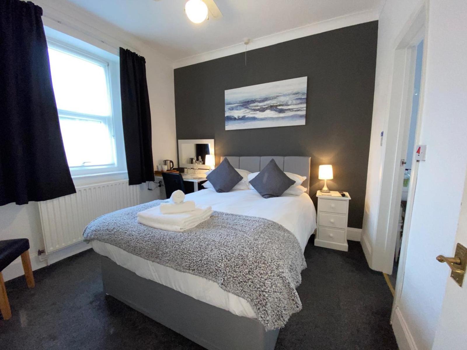 Heathcliff House B&B Exclusively For Adults Free Large Carpark Torquay Extérieur photo