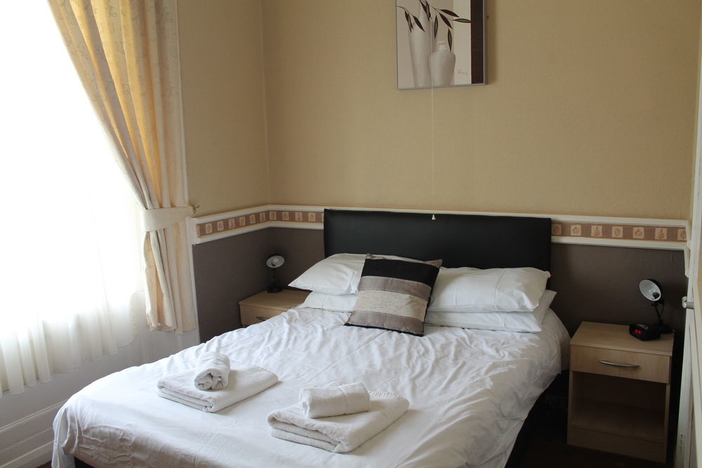 Heathcliff House B&B Exclusively For Adults Free Large Carpark Torquay Extérieur photo
