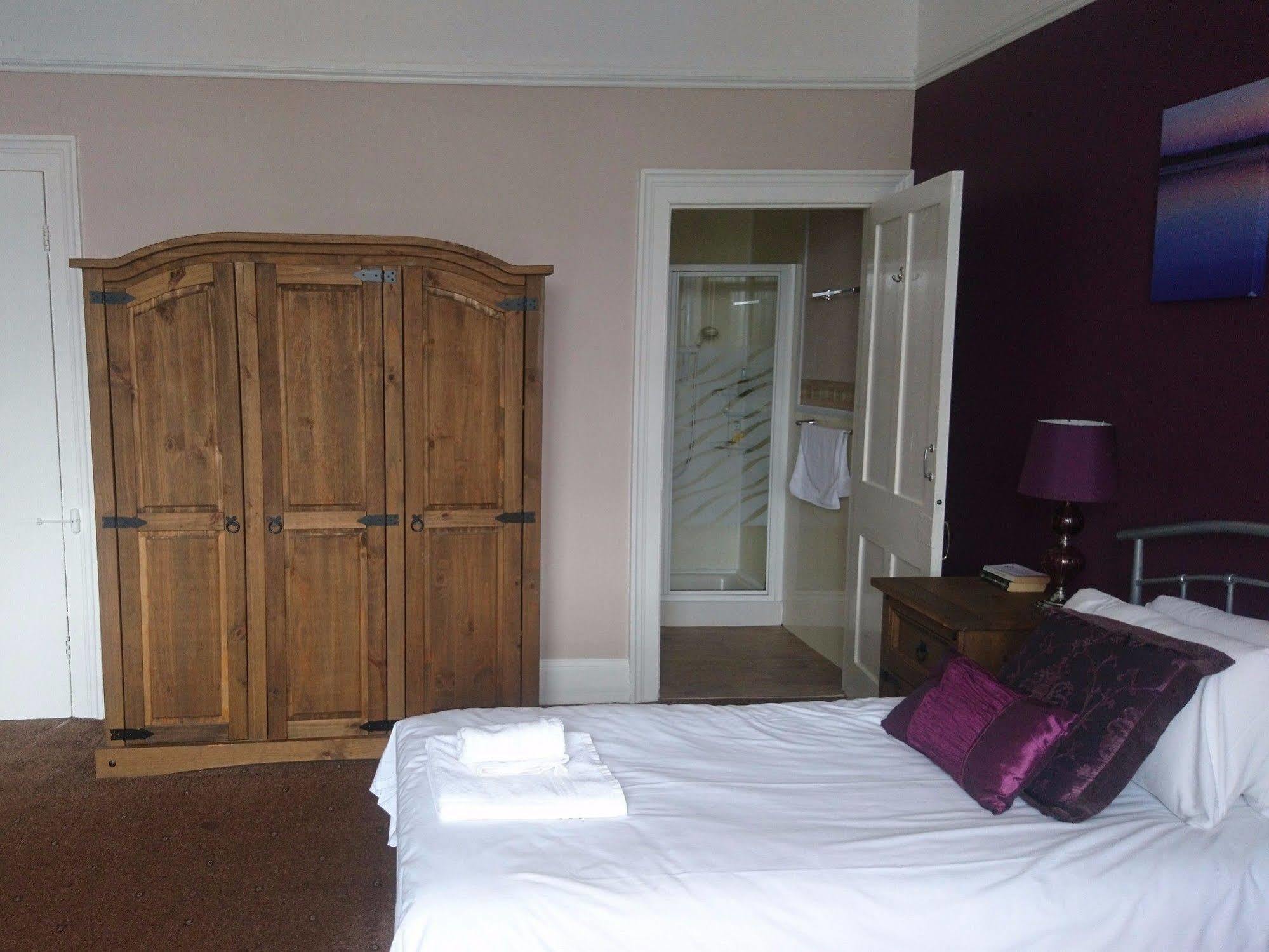 Heathcliff House B&B Exclusively For Adults Free Large Carpark Torquay Extérieur photo